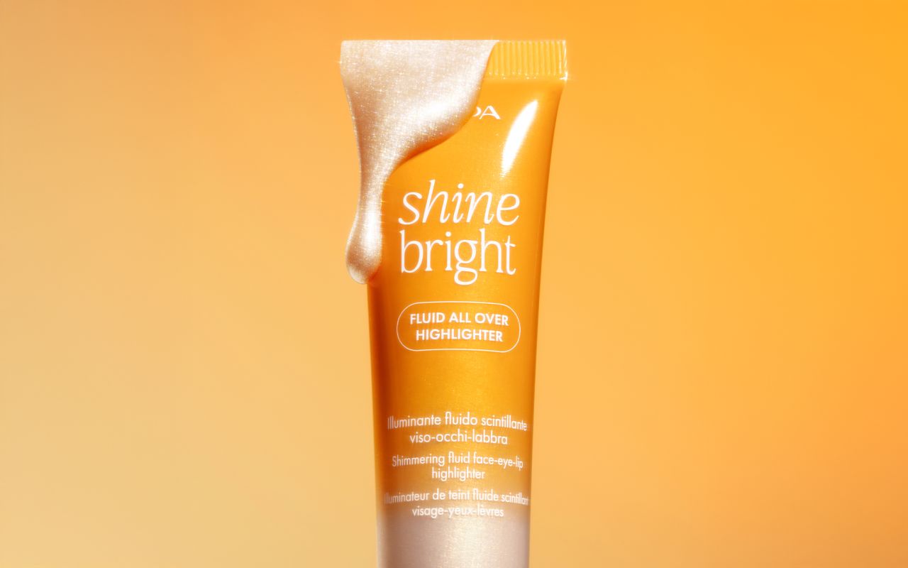 Shine Bright Fluid All Over Highligher - PUPA Milano