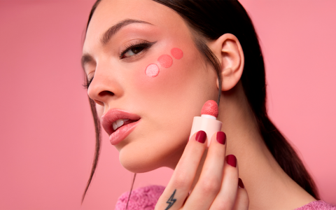 Wonder Me Shake Blush 3